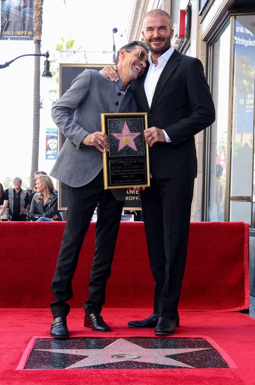 Пристрасні поцілунки та промова Бекхема: ексчоловіку Дженніфер Лопес дали зірку на Алеї слави - фото 1