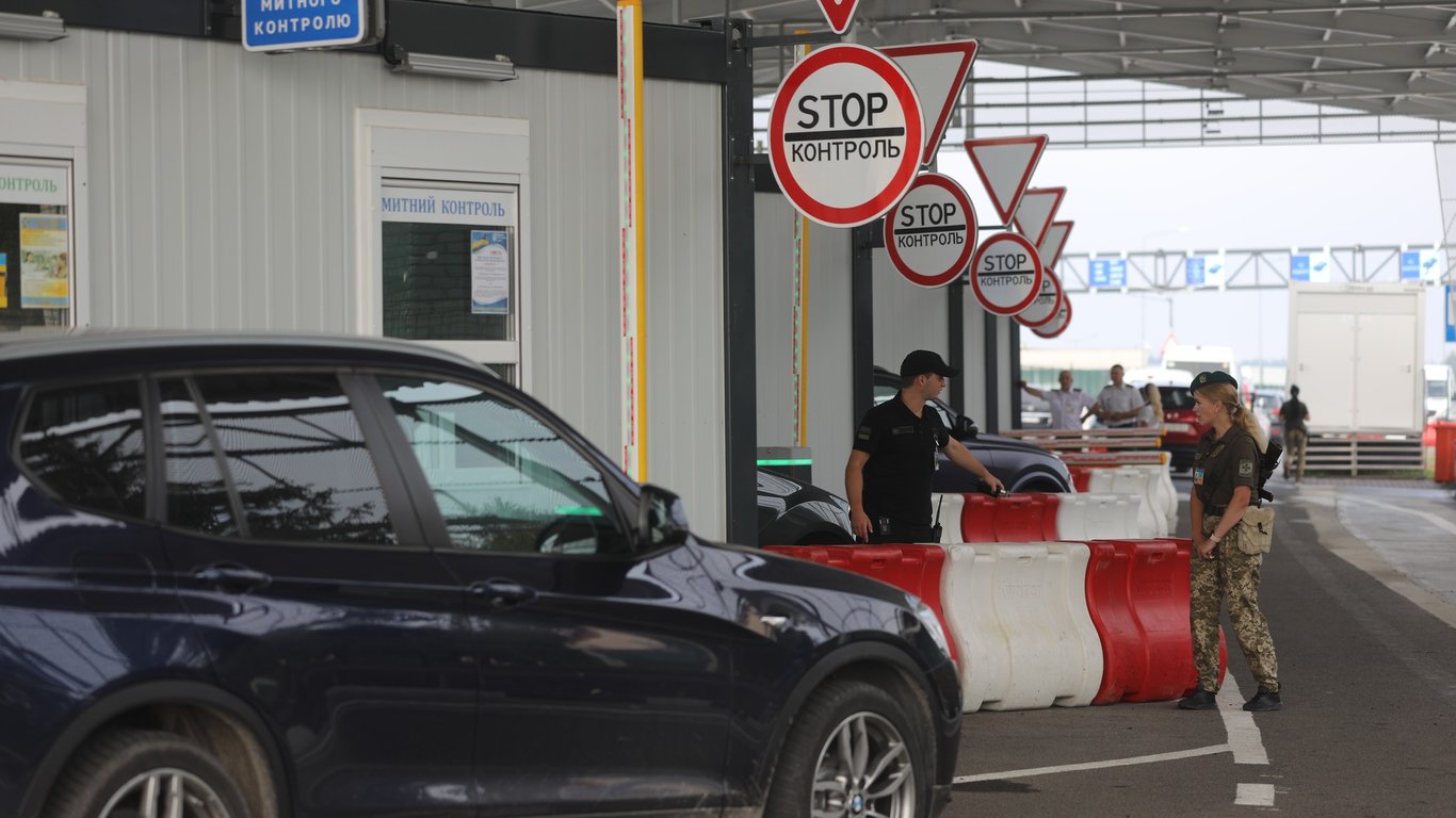 Заборона виїзду чоловікам за кордон після перемоги: у МВС відреагували