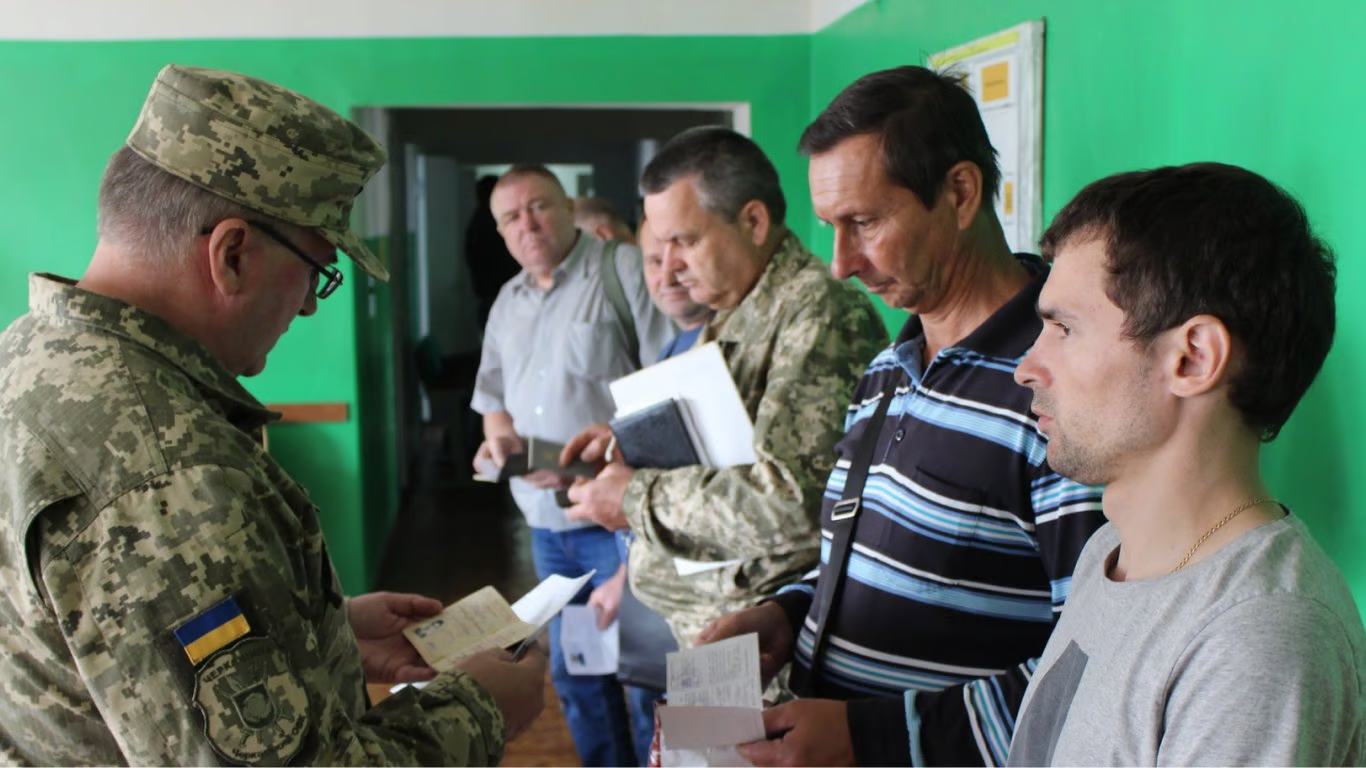 В Украине для всех военнообязанных введут новый документ вместо военного билета