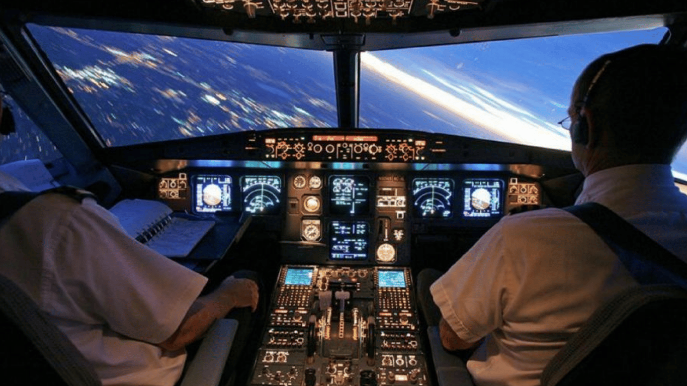 Индийская авиакомпания наказала пилотов за кофе: детали скандала