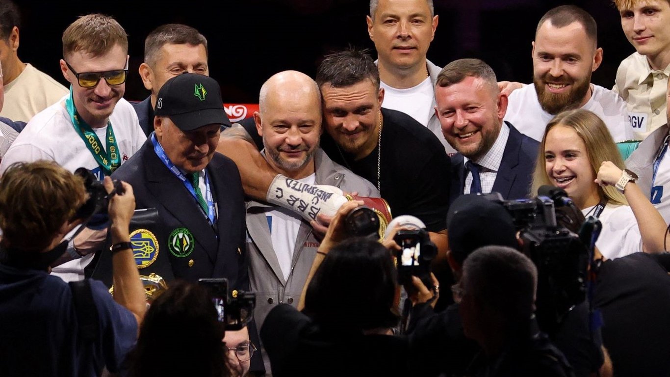 Александр Усик