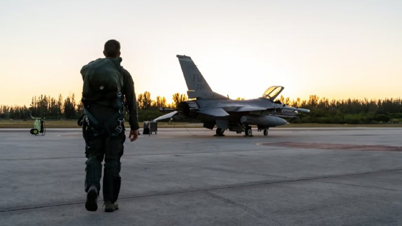 Україна може отримати перші шість F-16 до літа — New York Times