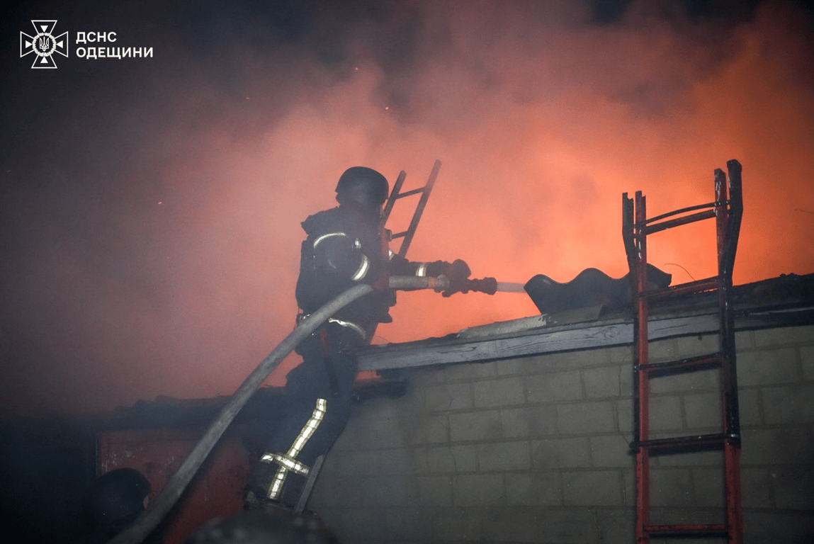 Наслідки нічної атаки на Одесу — фото - фото 3