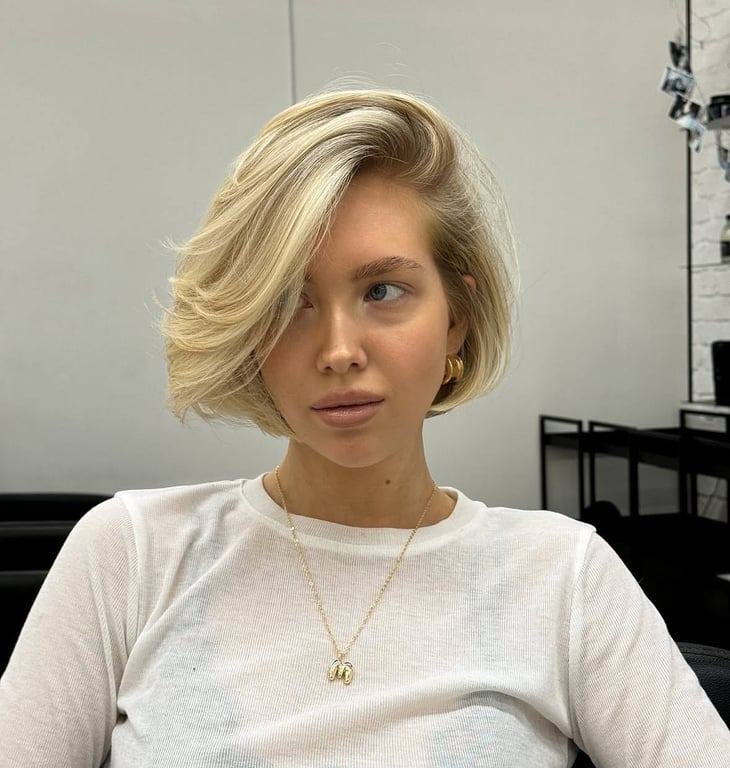 The right parting can add expressiveness to any hairstyle