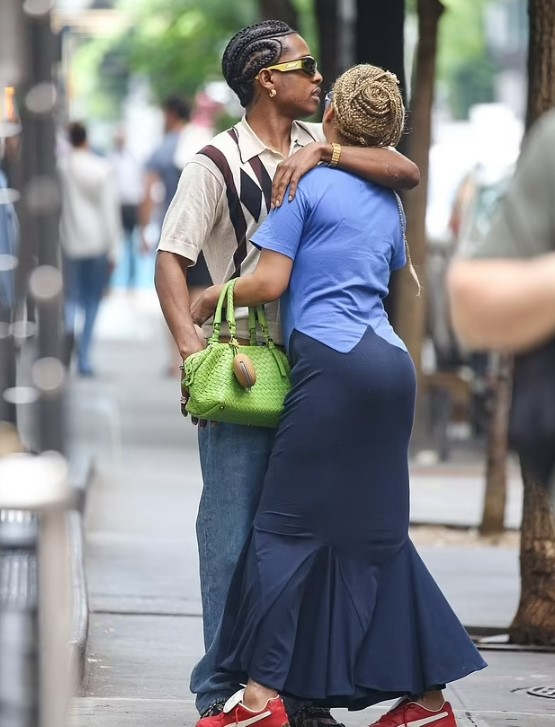 Ріанна прогулялася Нью-Йорком в компанії батька її дітей A$AP Rocky - фото 2