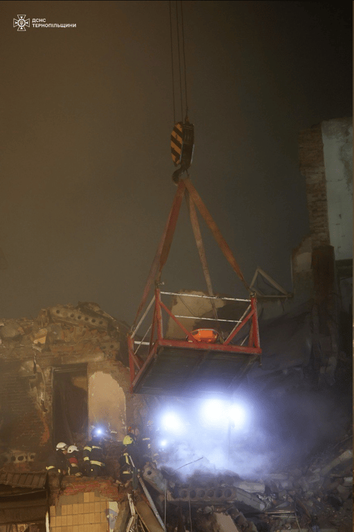 Количество погибших из-за обстрела РФ в Тернополе возросло - фото 3