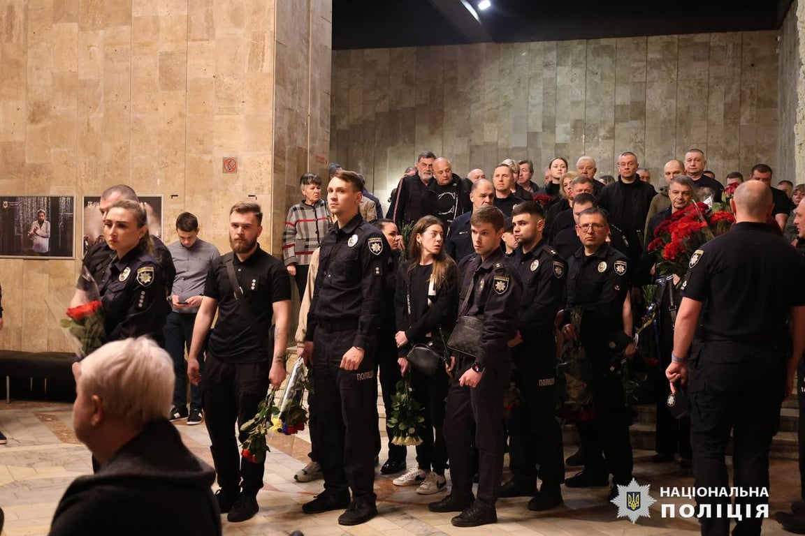 У Харкові попрощалися з поліцейським, який загинув внаслідок атаки по місту - фото 1