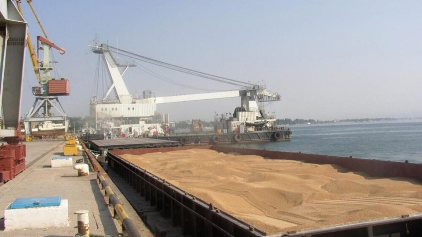 Росія навмисно блокує українські кораблі з зерном у Босфорі