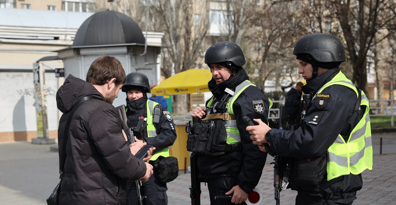 Чи має право поліція перевіряти ВОД