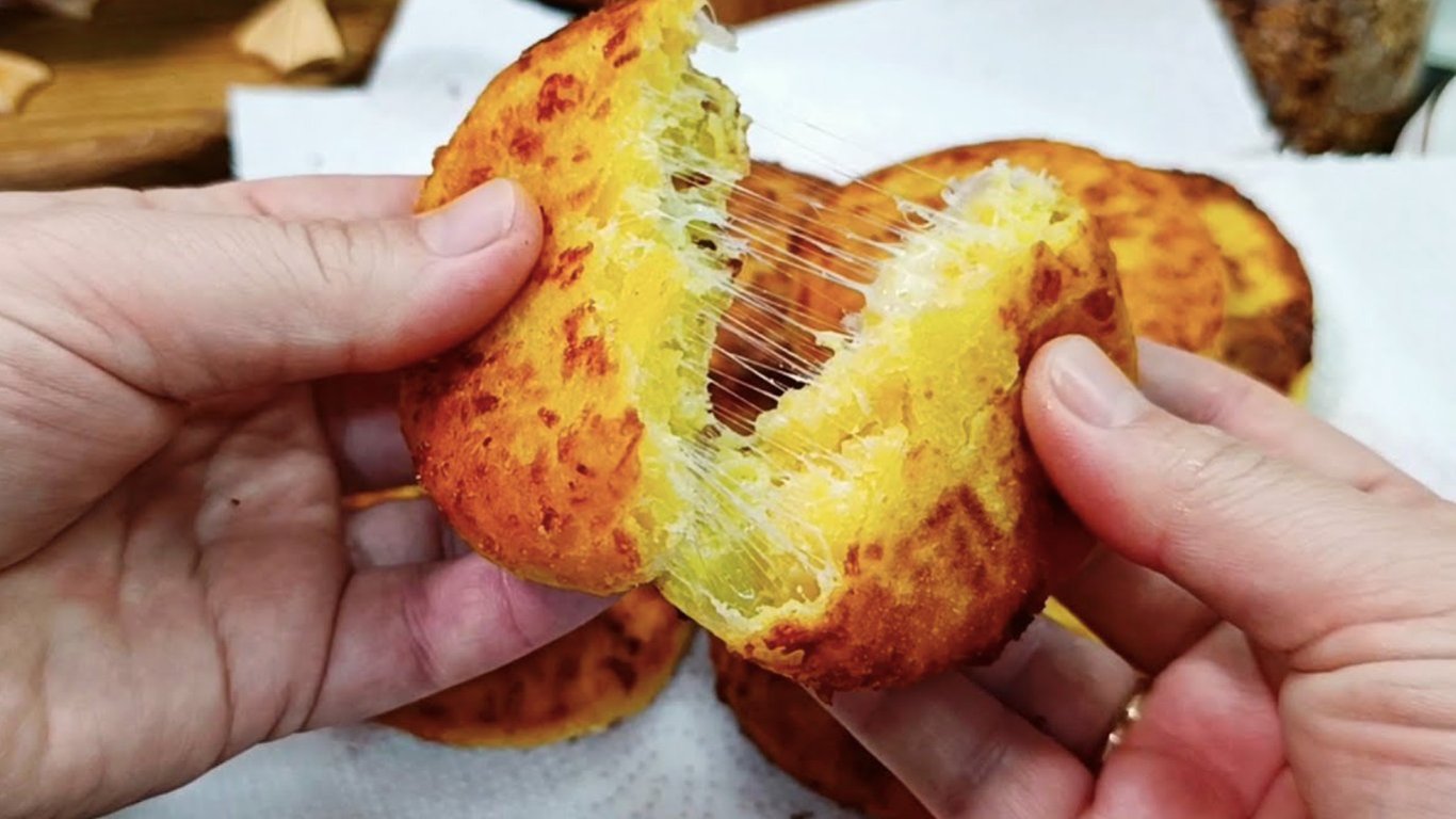 Грузинские сырные лепешки из кукурузной муки: простой рецепт без духовки