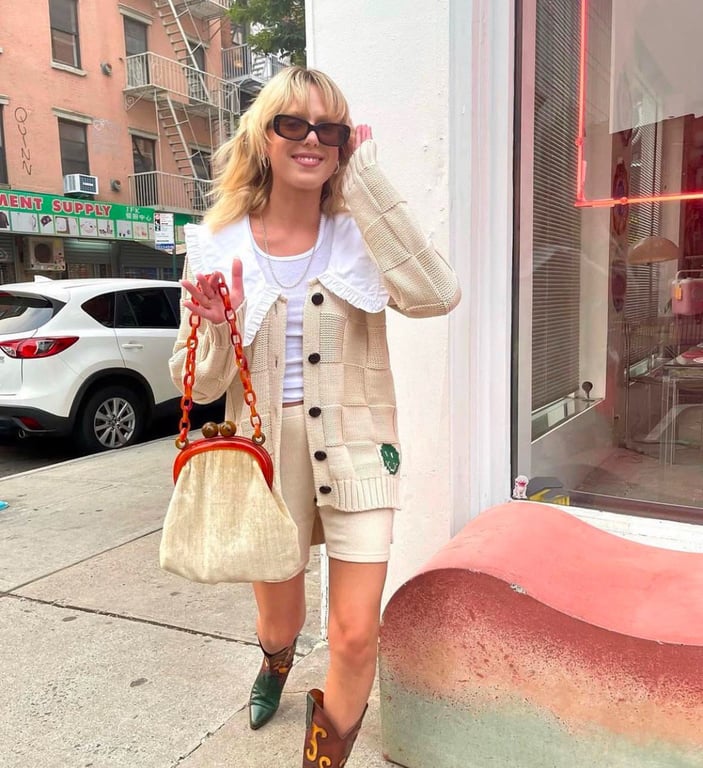 Багато речей можна знайти з акцентним коміром у 2025