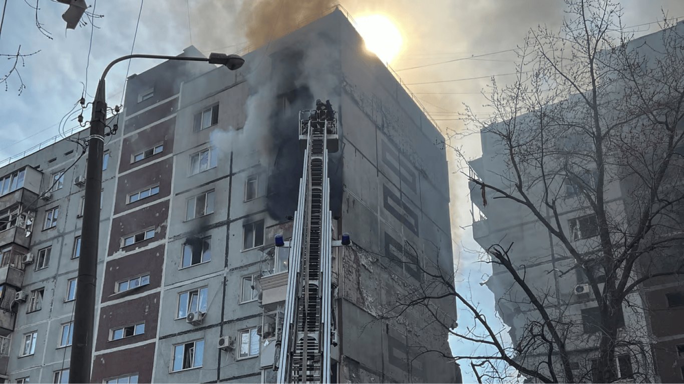 В Запорожье возросло количество погибших в результате обстрела многоэтажки
