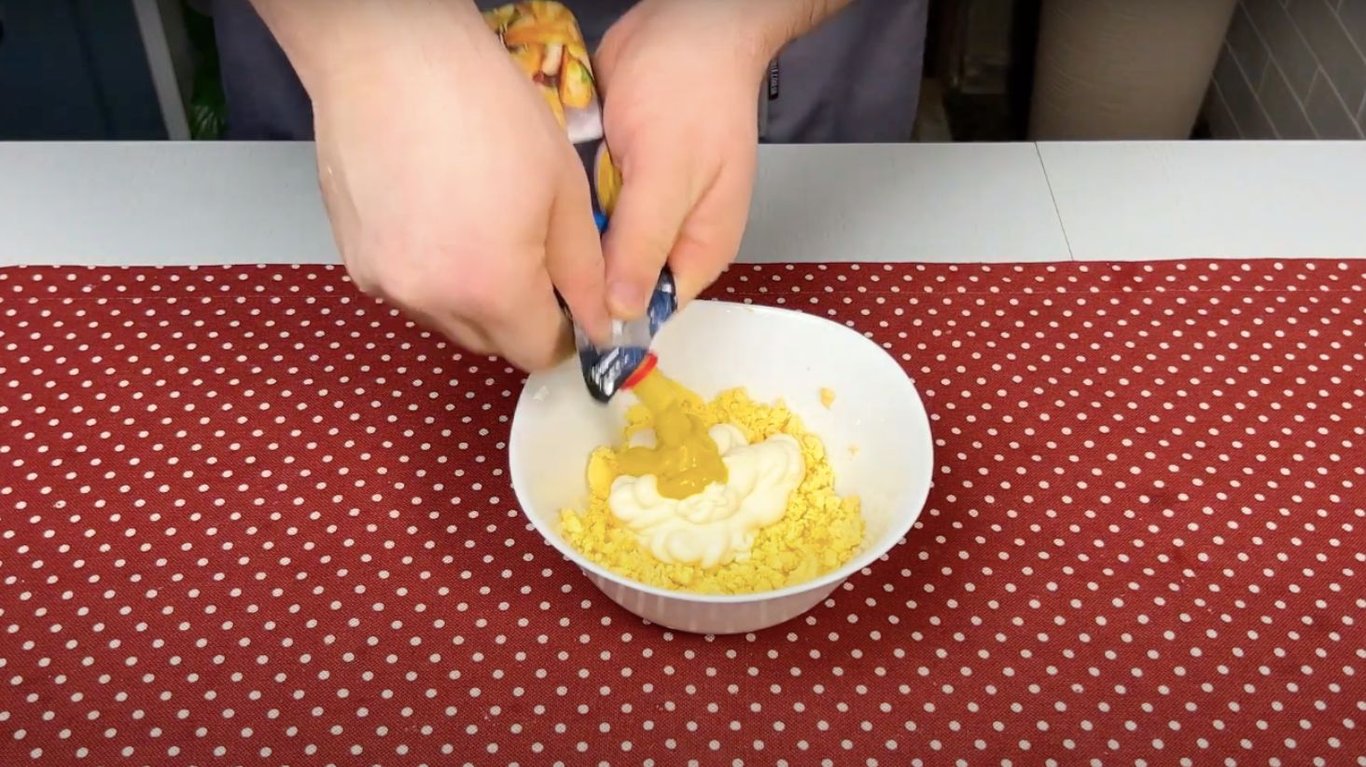 простий салат з курячим філе 