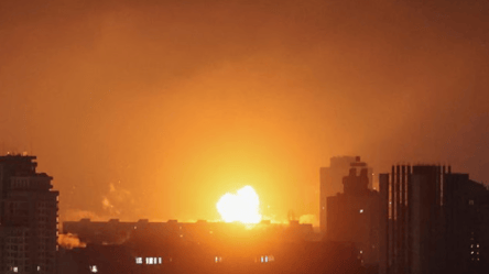 Ночной удар РФ по Киеву — повреждены дом и нежилая застройка - 304x171