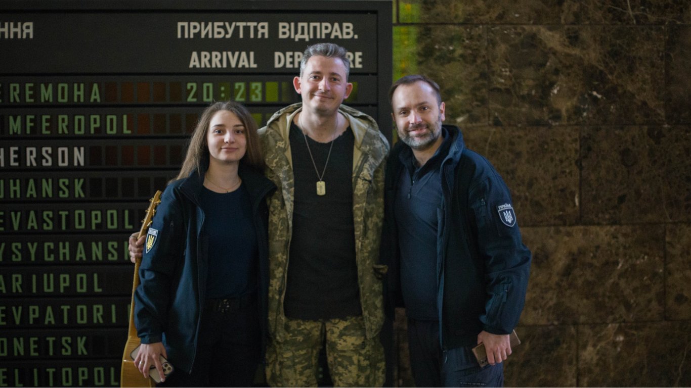 Под песню украинского артиста и военнослужащего будут провожать поезд Киев-Краматорск