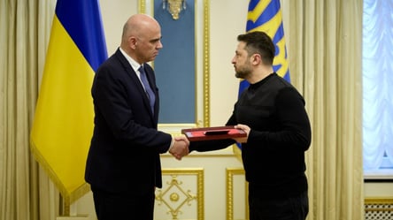 Зеленський відзначив Генсека Ради Європи орденом - 285x160