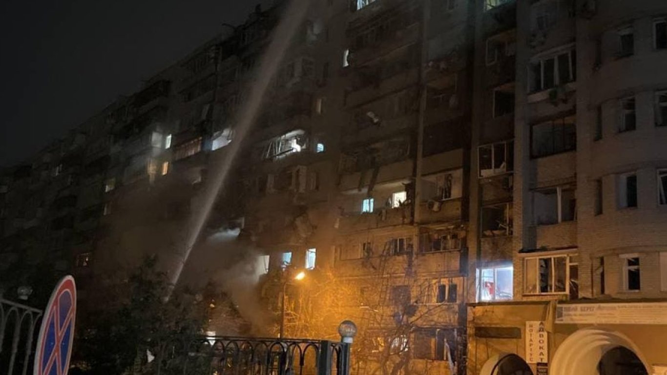 В Киеве обломок "шахеда" упал на жилой дом — что известно