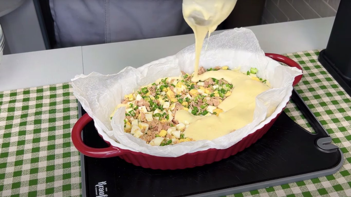 рецепт заливного пирога з тунцем та яйцями