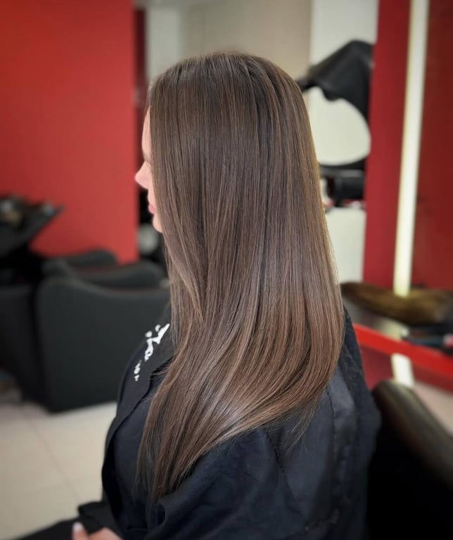 Шоколадні відтінки волосся мають завжди натуральний вигляд