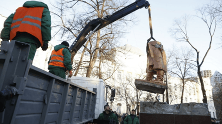 На Одещині демонтували погруддя Кутузову та табличку Котовському - 285x160