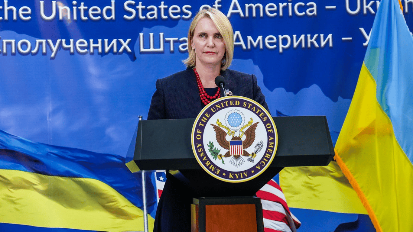 Експосолка Брінк: Трамп поставив під загрозу життя дипломатів США