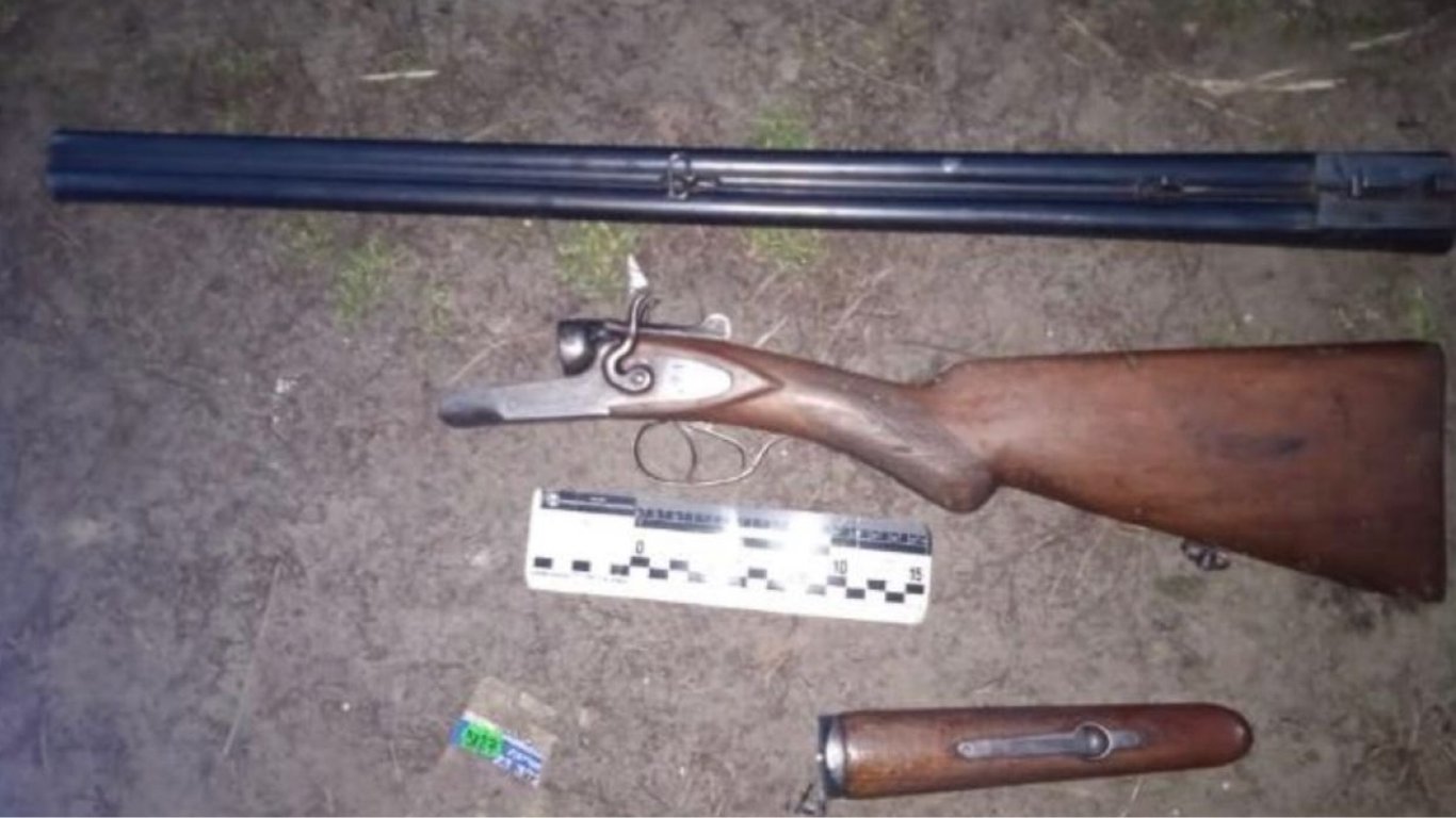 В Киеве сообщили подозрение мужчине, который под хмельком устроил стрельбу на территории дома