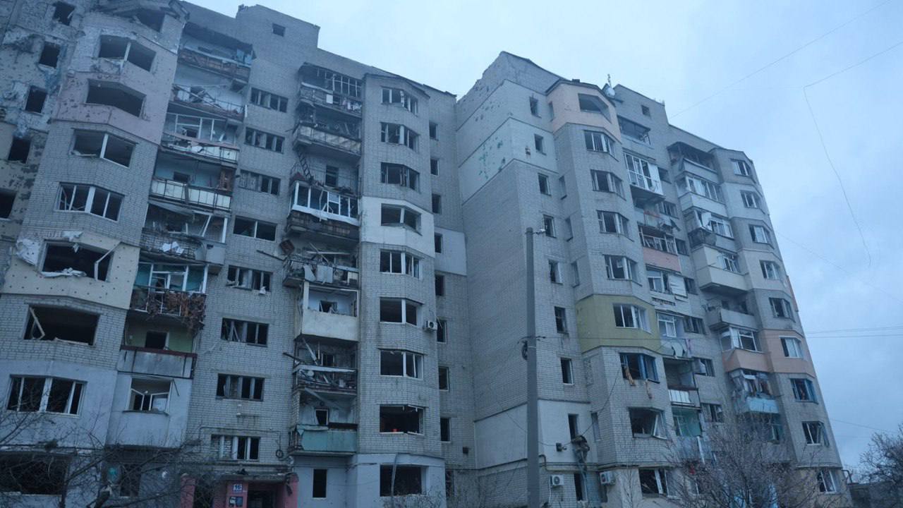 Російський КАБ влучив у багатоповерхівку в Куп'янську 6 квітня