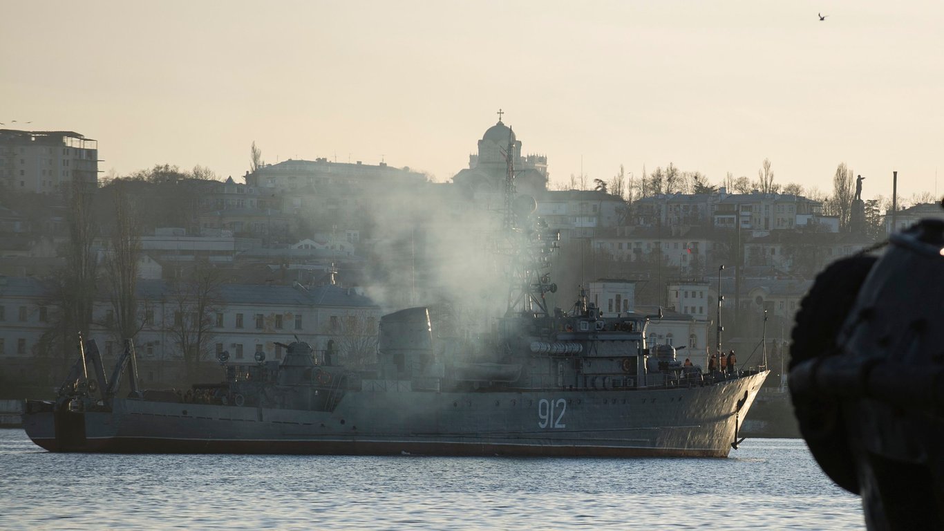 У Криму знищили великий десантний корабель "Новочеркаськ" — командувач Повітряних сил