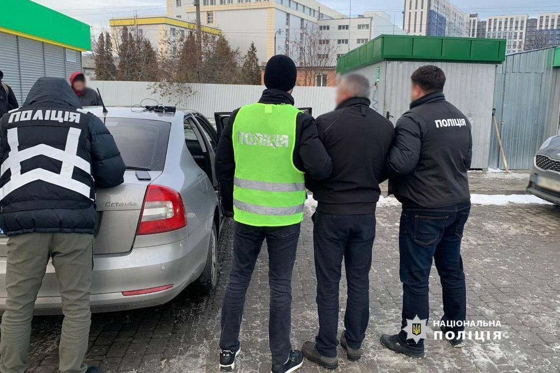 Затриманий злочинець. Фото: ГУНП в місті Києві