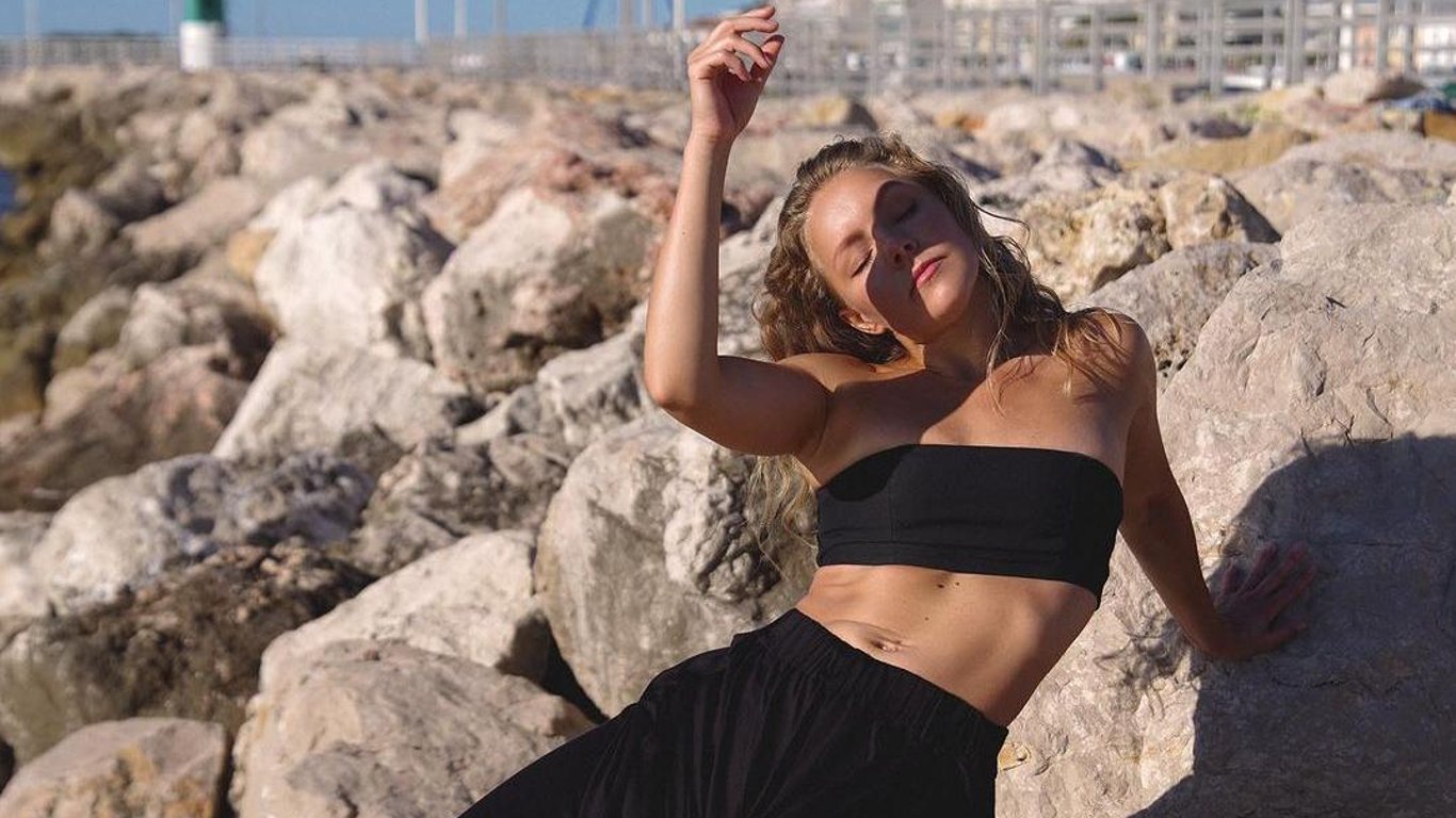 Елена Шоптенко ошеломила грациозностью во время пляжной фотосессии