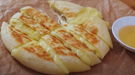 Лаваш с сыром и картошкой на сковороде на завтрак — необычный рецепт - 285x160