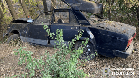 На Одещині автомобіль врізався у дерево, постраждало двоє людей - 285x160