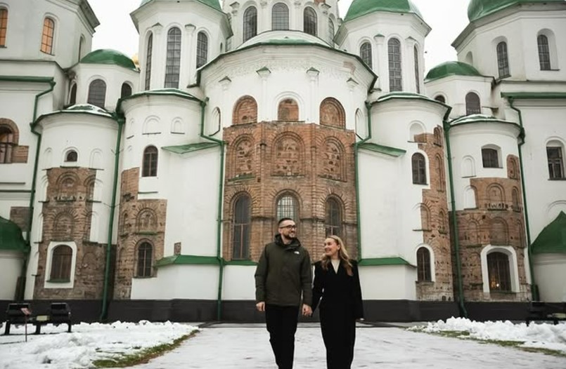 Волонтер Стерненко заручився — фото обраниці - фото 1