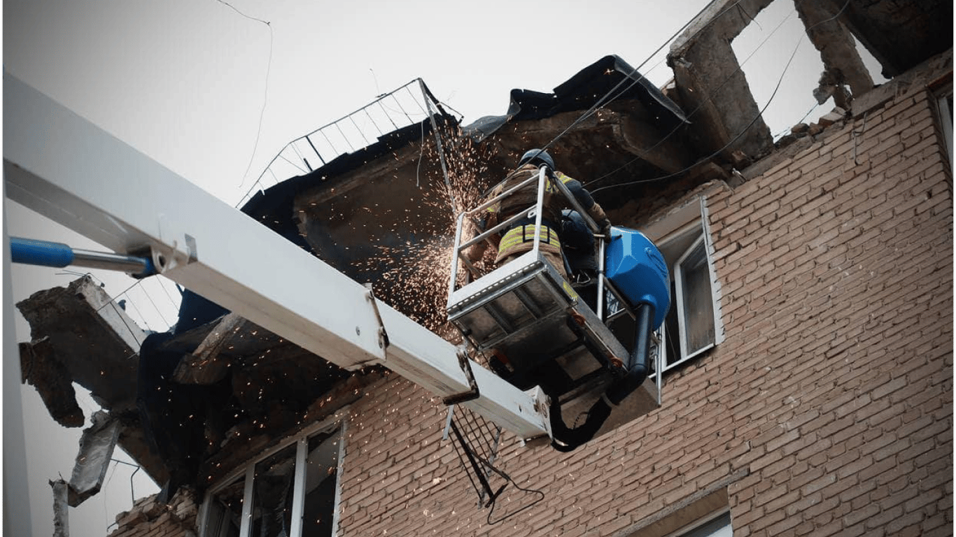 У Києві впали уламки російського безпілотника — що відомо