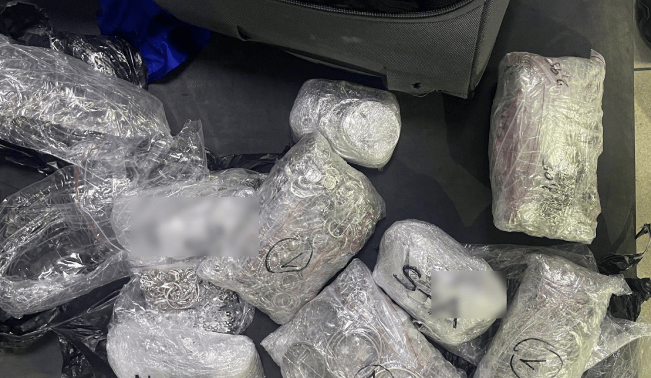 Клад в багаже — в Одесской области нашли 14 килограммов серебра - фото 1