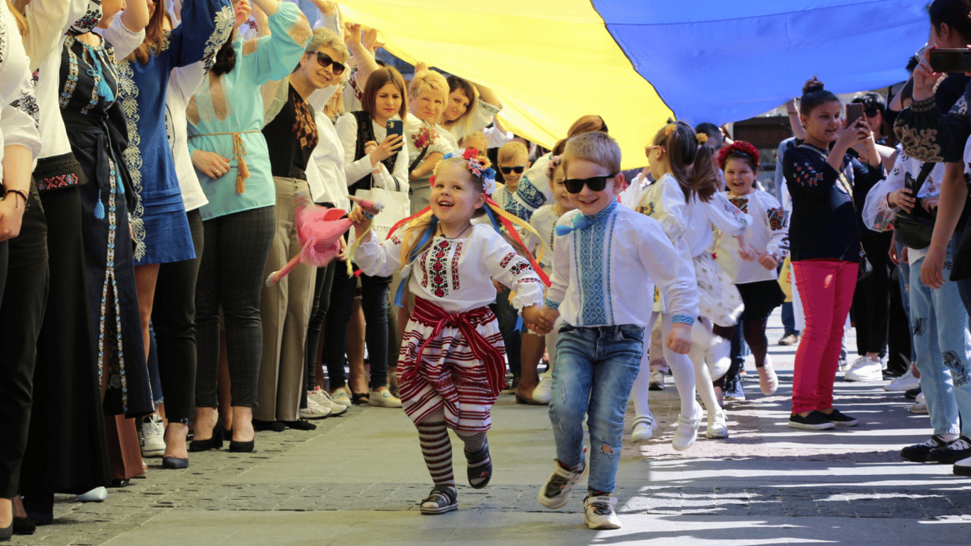 Календарь праздников на май 2026: сколько выходных, когда День матери и День вышиванки