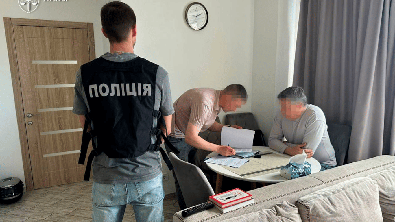 Ростислав Карандєєв отримав підозру — сприяв виїзду чоловіків за кордон
