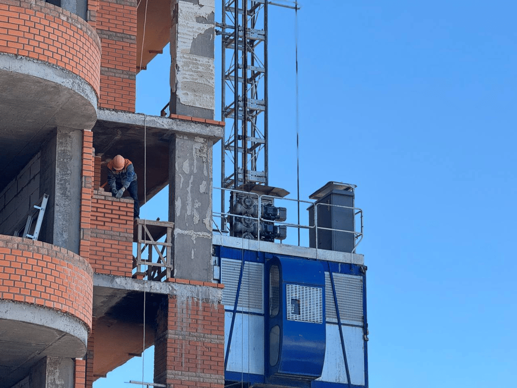 Корпус ЖК Люксембург в Одесі ледве встигли врятувати від обвалу - фото 1