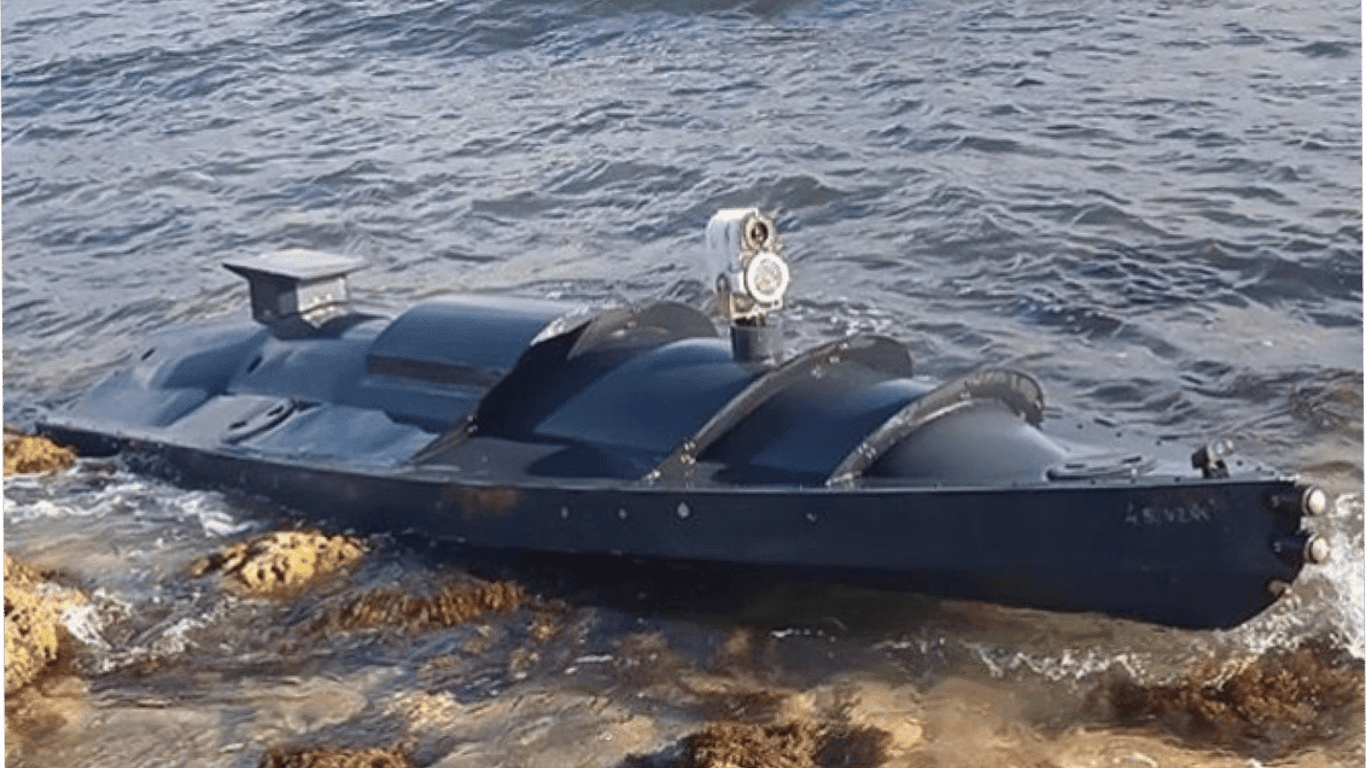 Росіяни намагаються відновити український морський дрон з уламків