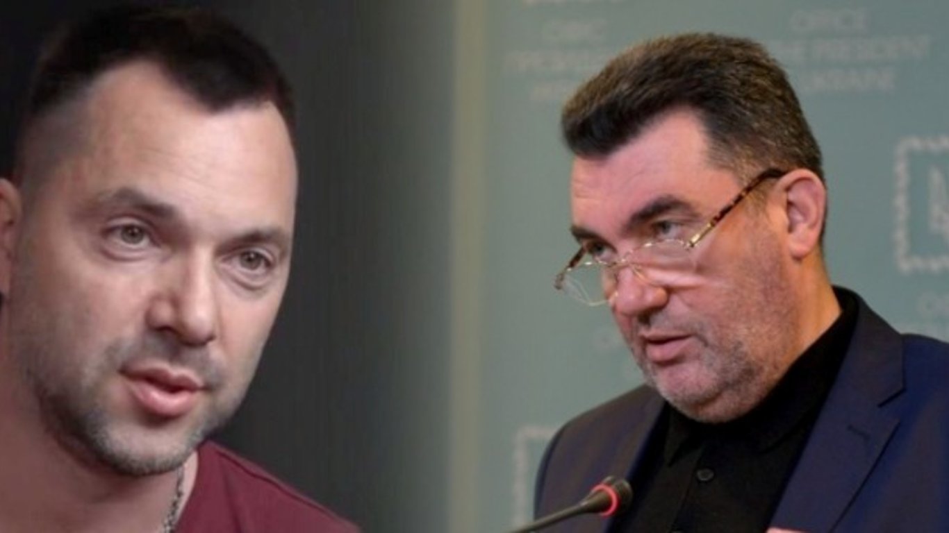 Данилов раскритиковал панические заявления Арестовича о первом дне войны