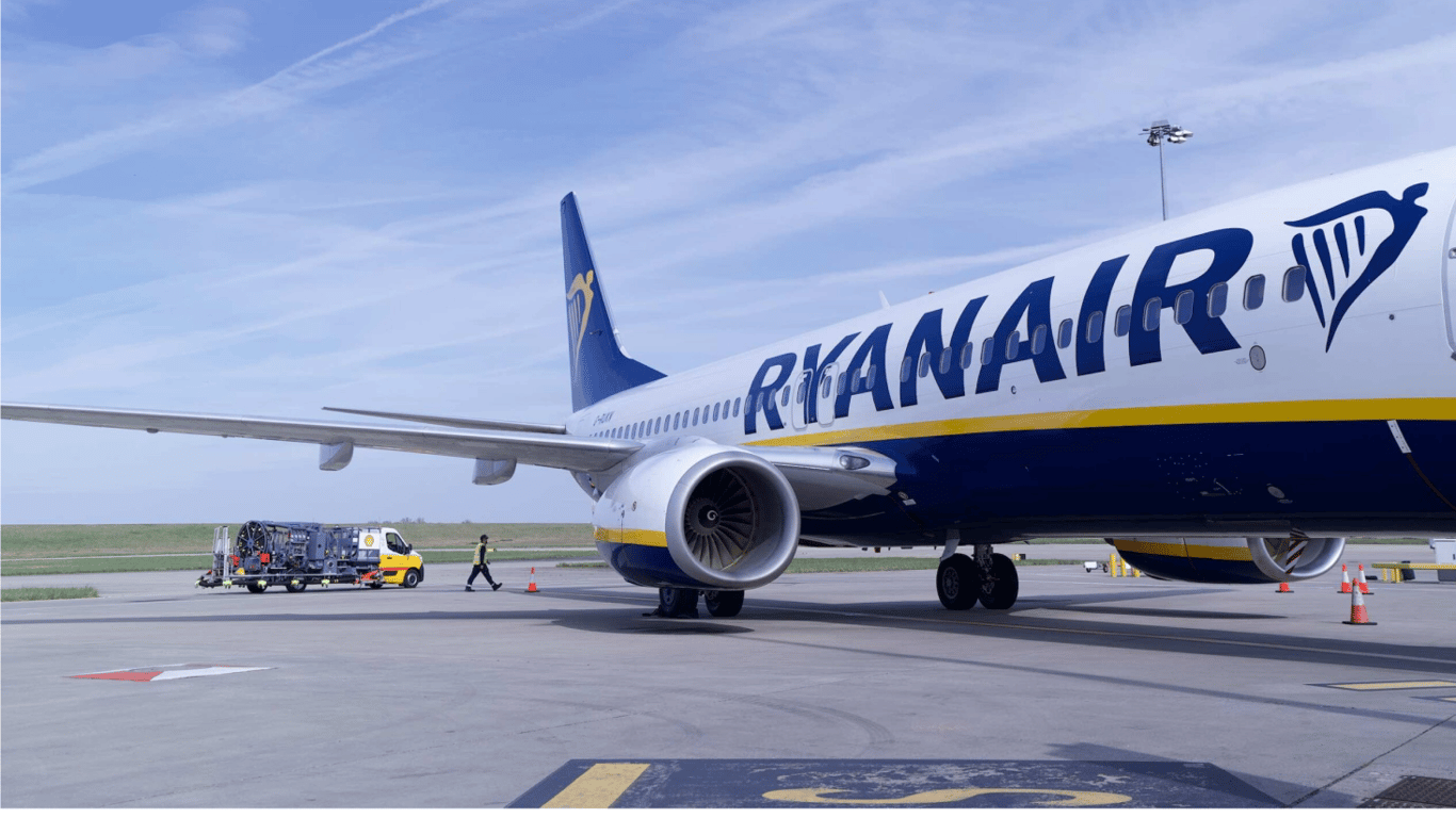 Ryanair пояснив, чому не можна брати на борт літака манікюрні ножиці