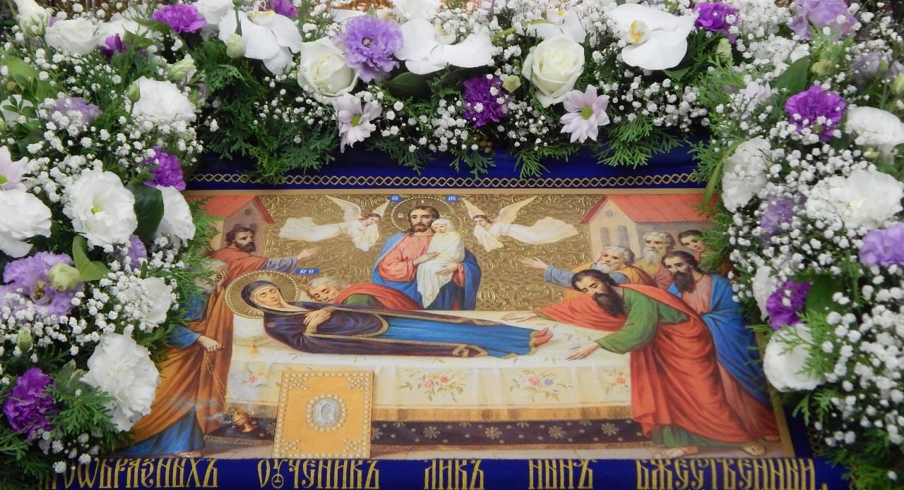 Успіння Пресвятої Богородиці 2023 — красиві привітання у віршах українською мовою