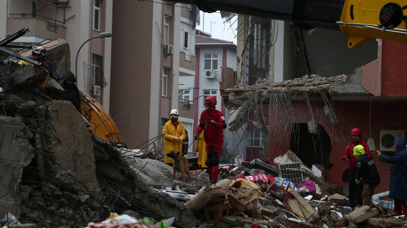 Китай потрясло мощное землетрясение — по меньшей мере 111 погибших