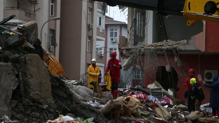 Китай потрясло мощное землетрясение — по меньшей мере 111 погибших - 285x160
