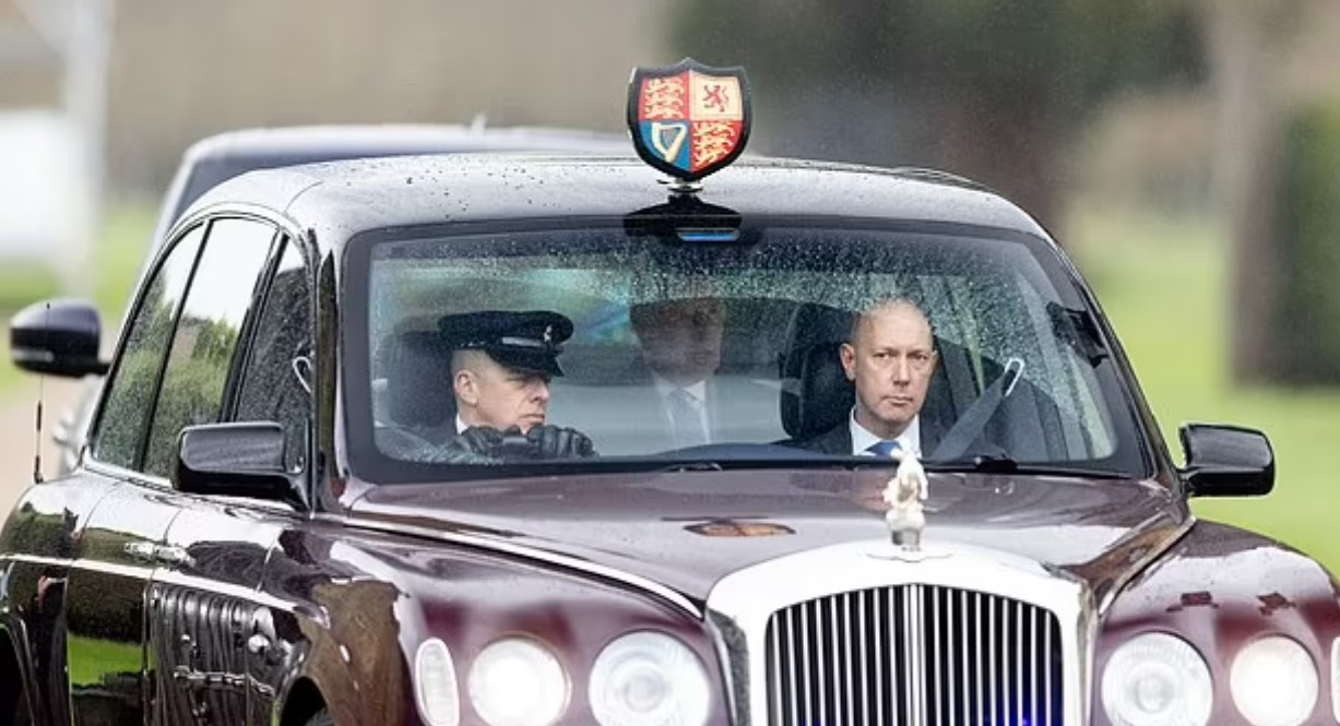 После слухов о смерти, короля Чарльза III заметили возле Виндзорского замка - фото 3
