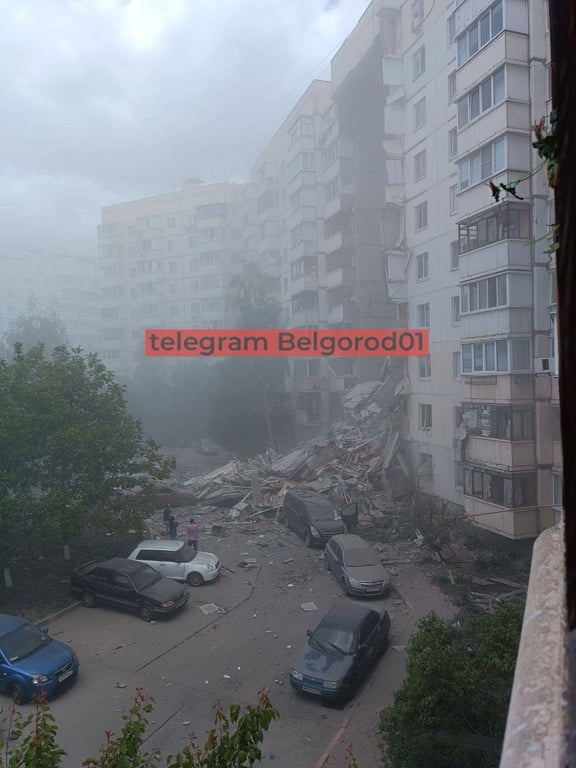 Зруйнований під'їзд багатоповерхівки у Бєлгороді
