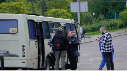 Маршрутна "мафія": чому в Києві не розвивають комунальний транспорт - 290x166