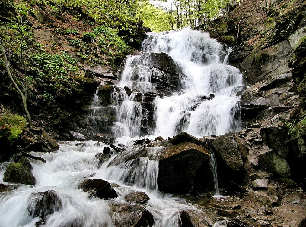 Топ-4 водоспади України, які варто відвідати до кінця весни - фото 1