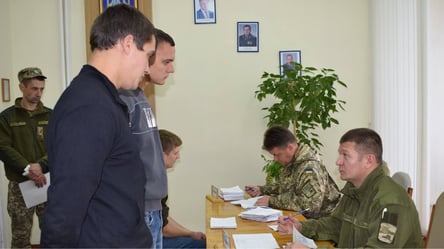 Скільки українських чоловіків добровільно приходять до ТЦК: офіційна цифра - 285x160