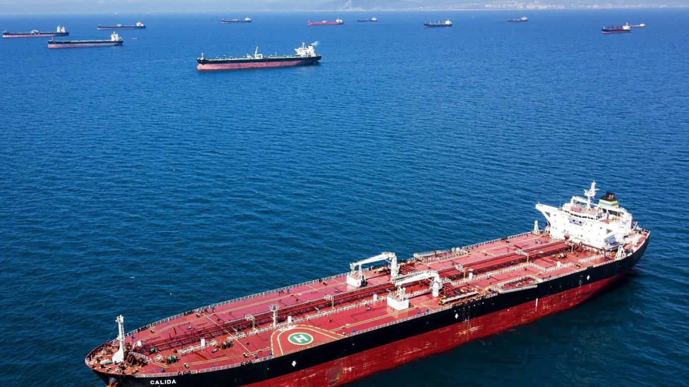 В Финском заливе сотни неизвестных танкеров переправляют нефть рф: чем это грозит